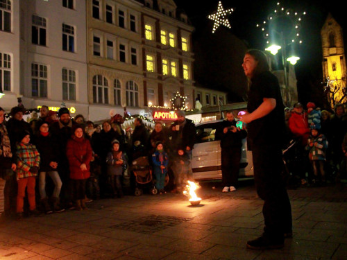 Hofer Weihnachtswelt mit Feuerspucker Chariash – Foto 13