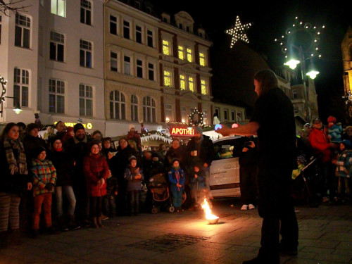 Hofer Weihnachtswelt mit Feuerspucker Chariash – Foto 14