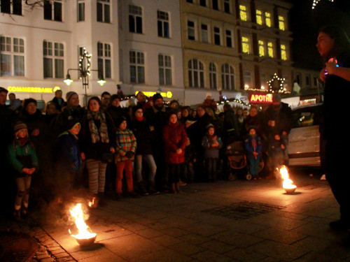 Hofer Weihnachtswelt mit Feuerspucker Chariash – Foto 15