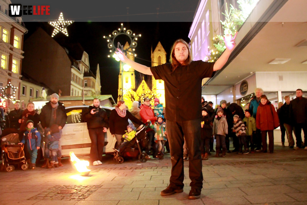 Hofer Weihnachtswelt mit Feuerspucker Chariash