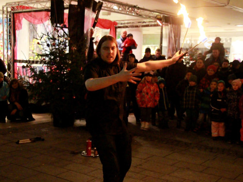 Hofer Weihnachtswelt mit Feuerspucker Chariash – Foto 28