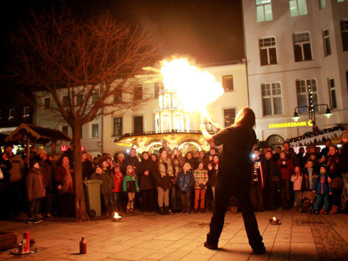 Hofer Weihnachtswelt mit Feuerspucker Chariash – Foto 54
