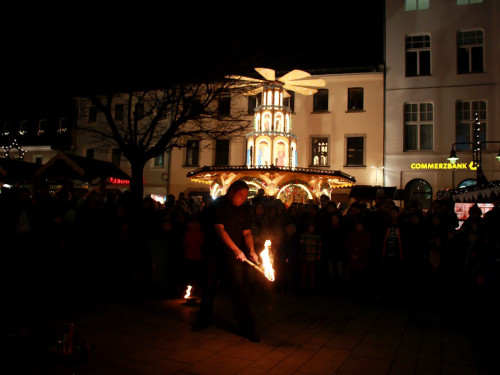Hofer Weihnachtswelt mit Feuerspucker Chariash – Foto 55