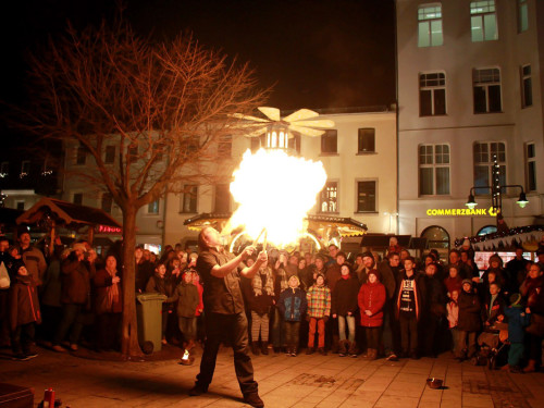 Hofer Weihnachtswelt mit Feuerspucker Chariash – Foto 56