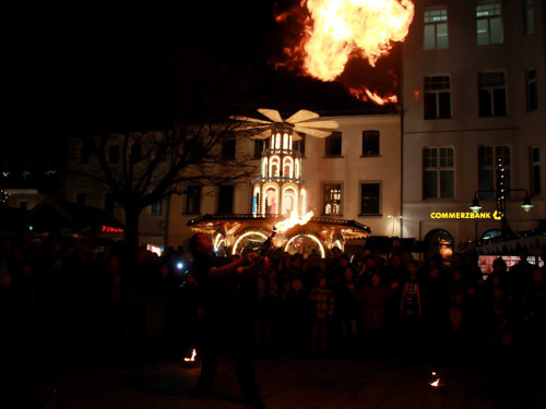 Hofer Weihnachtswelt mit Feuerspucker Chariash – Foto 57