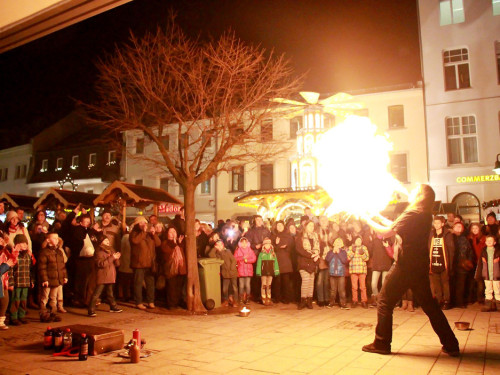 Hofer Weihnachtswelt mit Feuerspucker Chariash – Foto 61