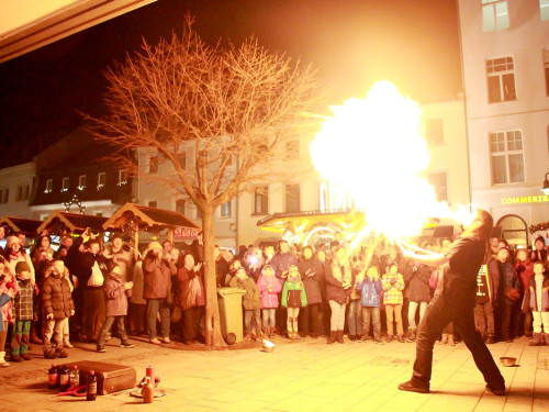 Hofer Weihnachtswelt mit Feuerspucker Chariash – Foto 62