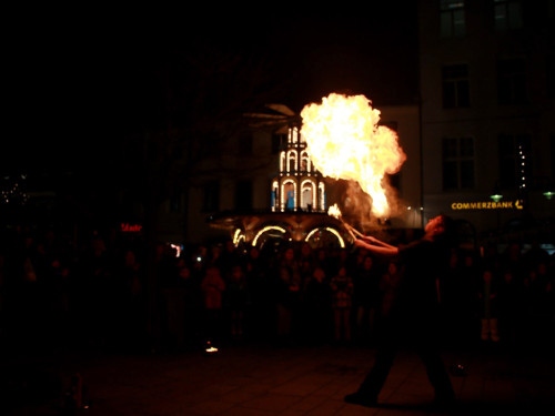 Hofer Weihnachtswelt mit Feuerspucker Chariash – Foto 63