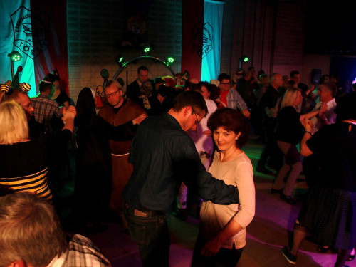 Töpen Tanzt mit Ost West Express – Foto 24