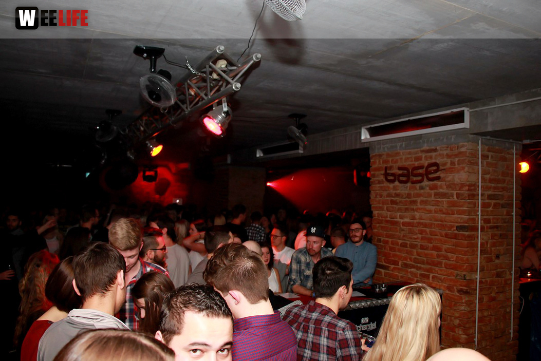 Black Base mit DJs Baxter, Sickboy