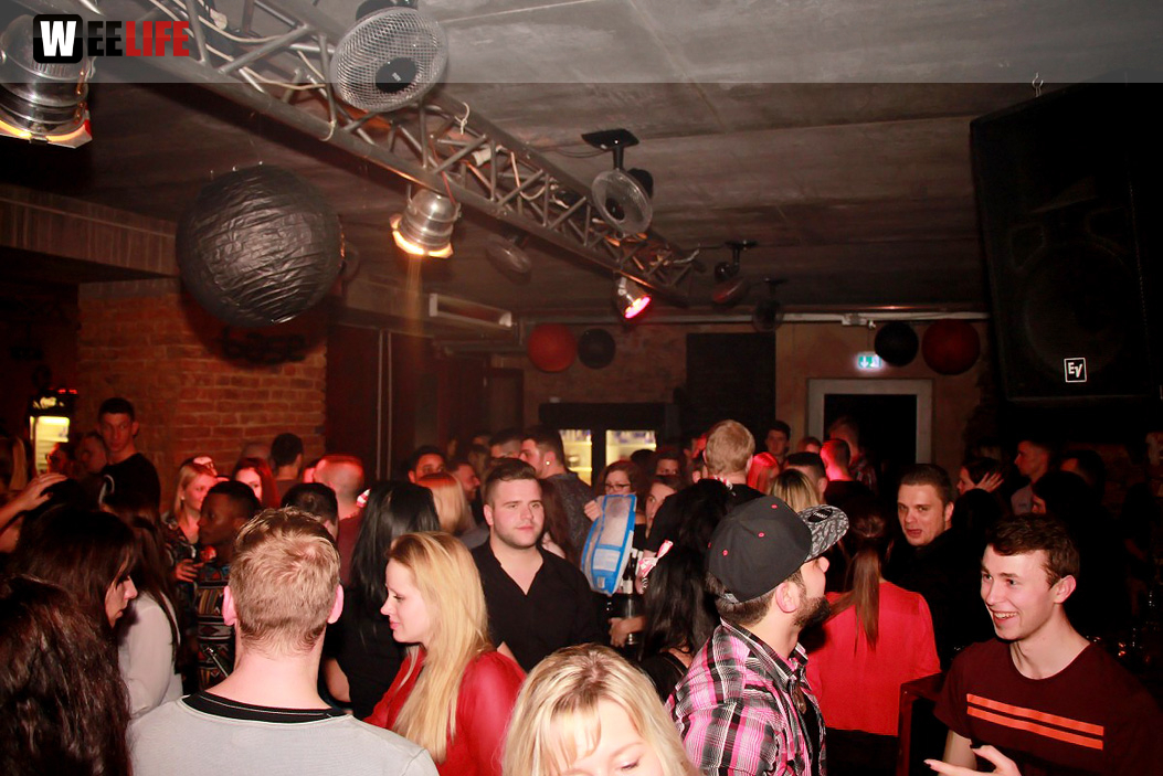 Black Base mit DJs Baxter, Sickboy