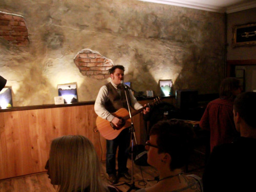 Konzert IN.DIE.musiks Gegen den Strom #2 Svavar Knutur – Foto 4