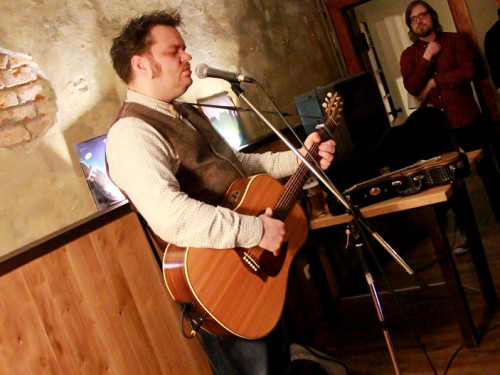 Konzert IN.DIE.musiks Gegen den Strom #2 Svavar Knutur – Foto 18