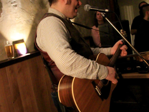 Konzert IN.DIE.musiks Gegen den Strom #2 Svavar Knutur – Foto 33