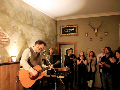 Konzert IN.DIE.musiks Gegen den Strom #2 Svavar Knutur – Foto 36
