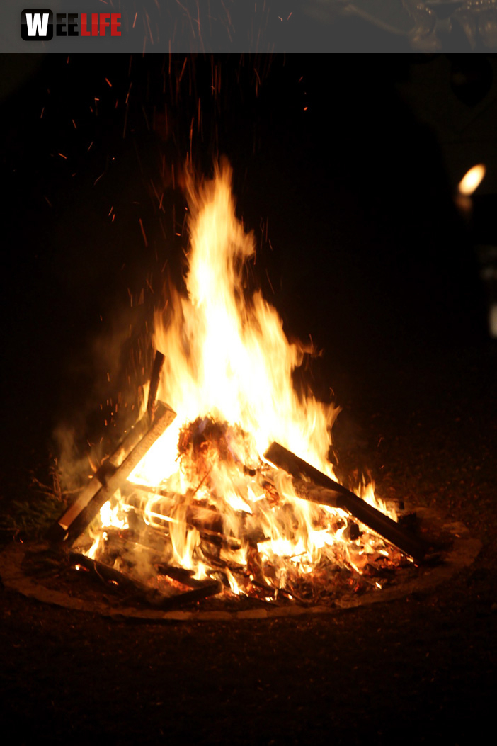 Osternachtsgottesdienst mit OSterfeuer im Park