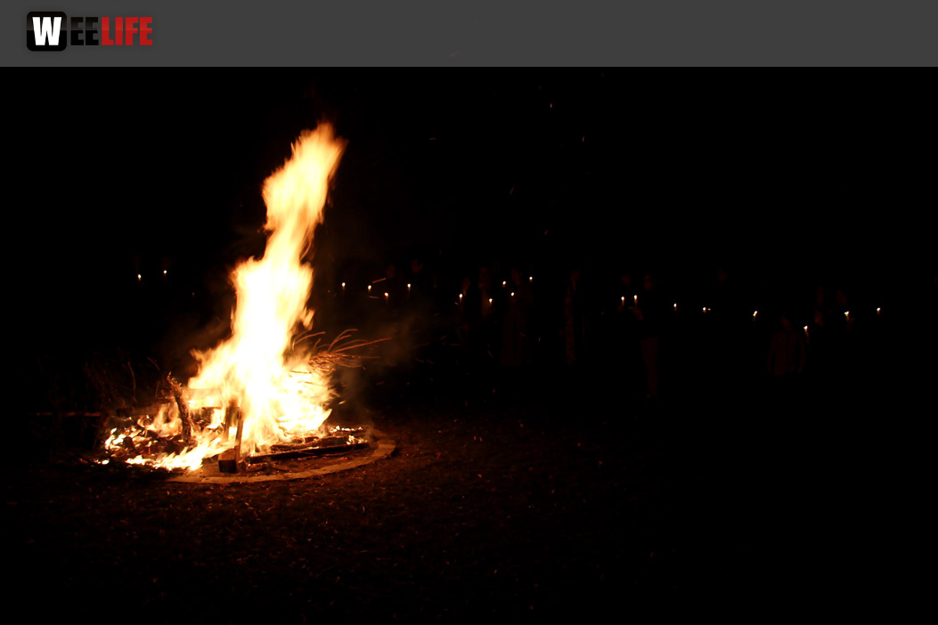 Osternachtsgottesdienst mit OSterfeuer im Park