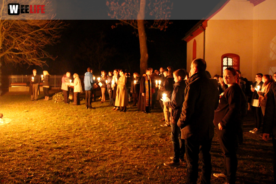 Osternachtsgottesdienst mit OSterfeuer im Park
