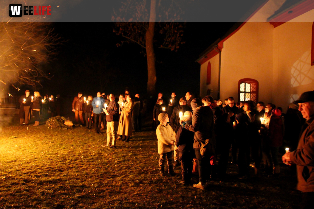 Osternachtsgottesdienst mit OSterfeuer im Park