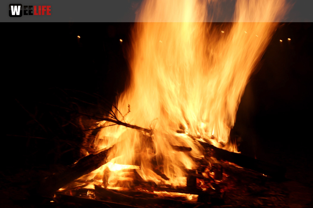 Osternachtsgottesdienst mit OSterfeuer im Park