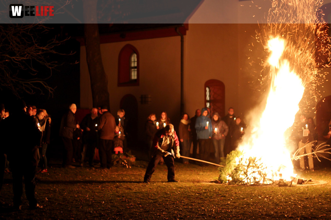 Osternachtsgottesdienst mit OSterfeuer im Park
