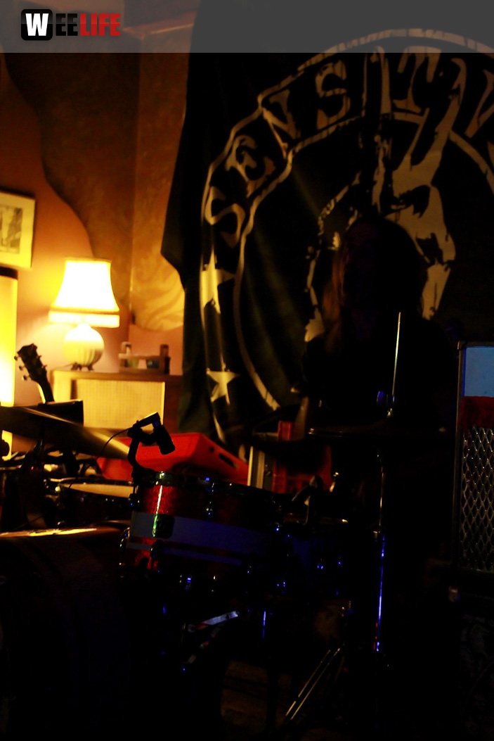 IN.DIE.musik Nightmare on Lindenstraße: THE SENSITIVES Edgy Pun