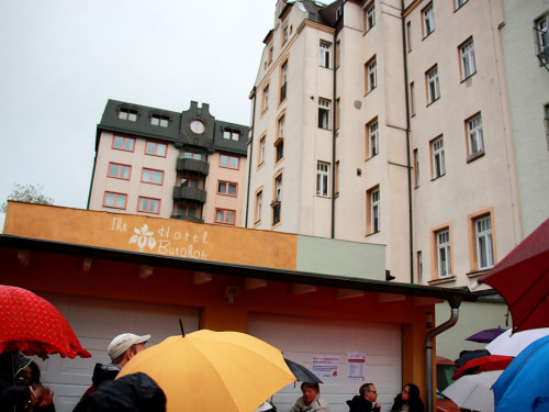 InnenHofKonzert Hotel Burghof Menno Stuifmeel Jugendhilfe St. Elisabeth Fräulein Elli Nicol Bad u. Heizung Frankensima – Foto 25