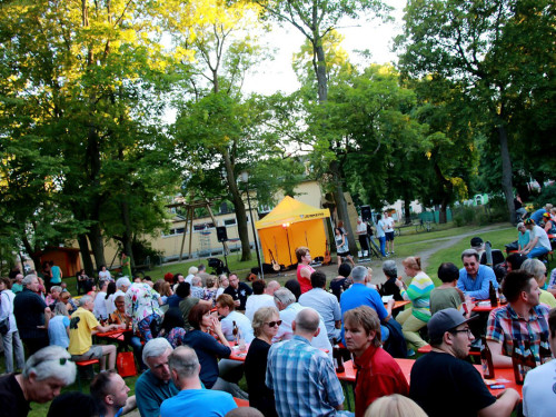 InnenHofKonzert SUZAN BAKER & DENNIS LÜDDIKE – Foto 21