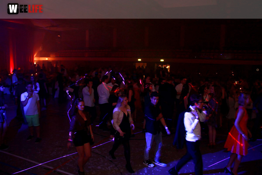 Abier Bildung nach Maß After Show Party Schiller Gym Hof