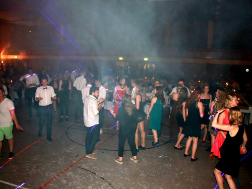 Abier Bildung nach Maß After Show Party Schiller Gym Hof – Foto 5