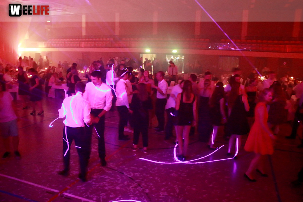 Abier Bildung nach Maß After Show Party Schiller Gym Hof