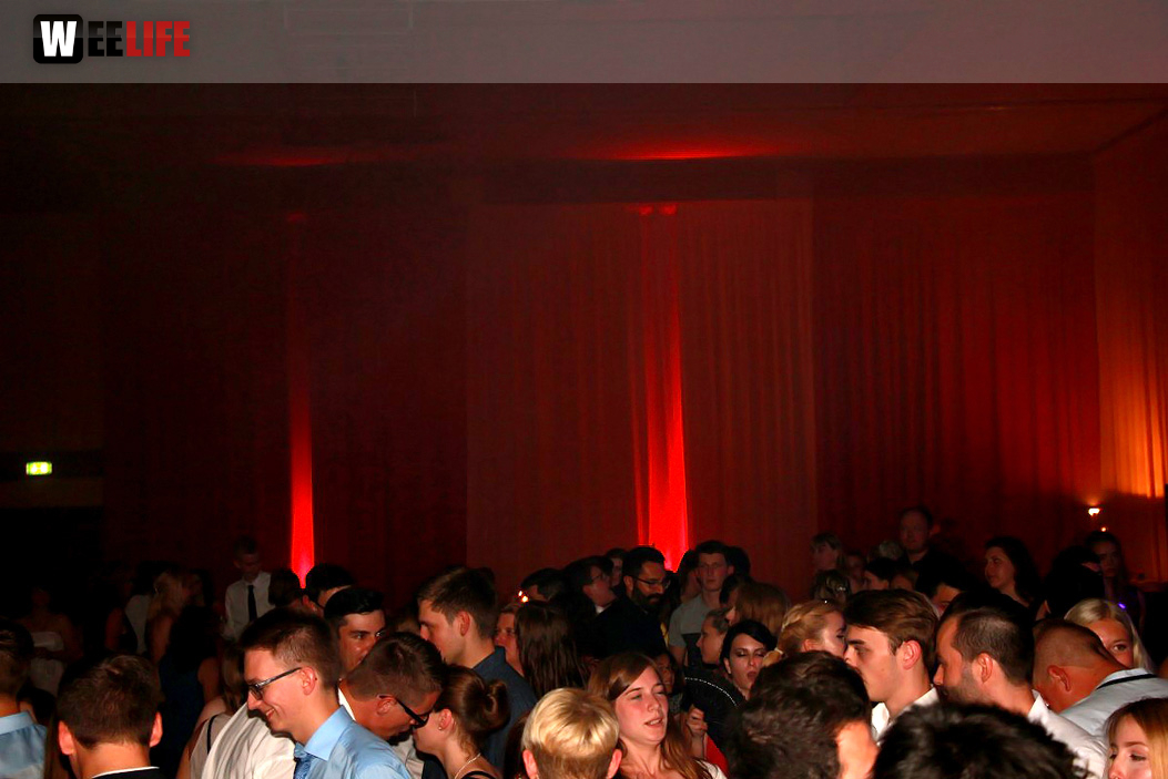 Abier Bildung nach Maß After Show Party Schiller Gym Hof