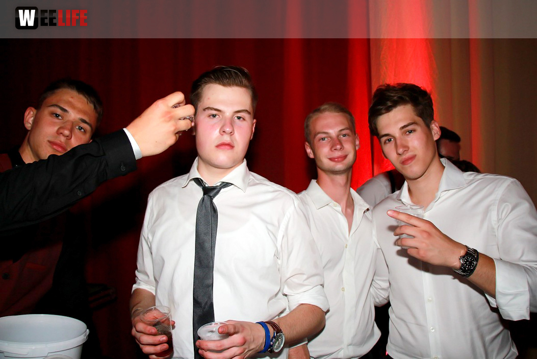 Abier Bildung nach Maß After Show Party Schiller Gym Hof