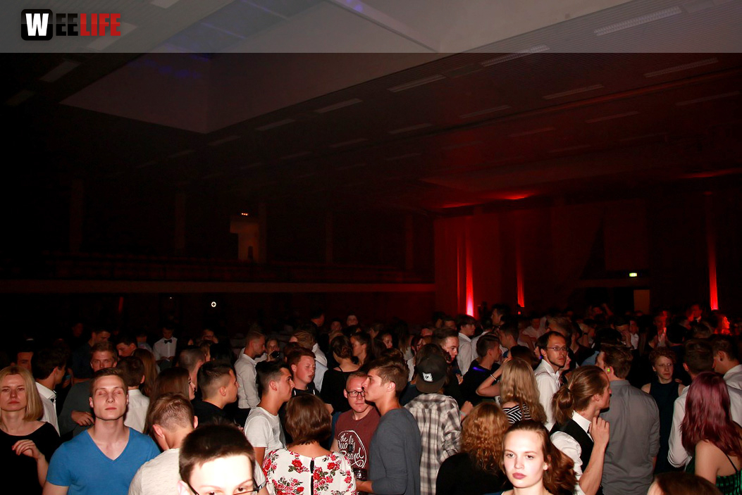 Abier Bildung nach Maß After Show Party Schiller Gym Hof