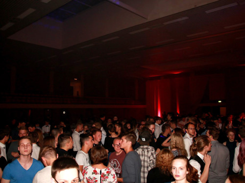 Abier Bildung nach Maß After Show Party Schiller Gym Hof – Foto 45