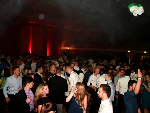 Abier Bildung nach Maß After Show Party Schiller Gym Hof – Foto 51