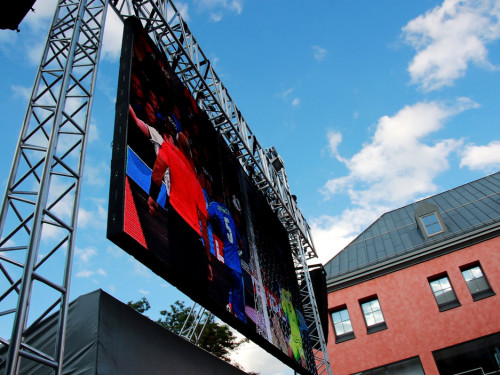 Public Viewing EM Deutschland Slowakei Euroherz Fanmeile  – Foto 9