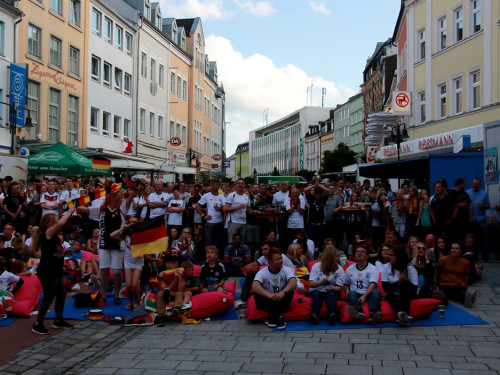 Public Viewing EM Deutschland Slowakei Euroherz Fanmeile  – Foto 10