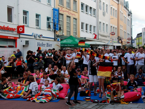 Public Viewing EM Deutschland Slowakei Euroherz Fanmeile  – Foto 11