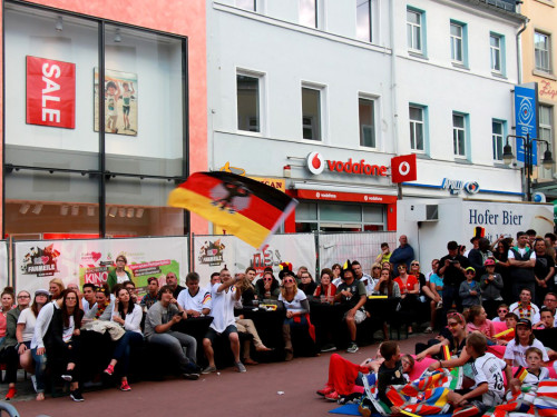 Public Viewing EM Deutschland Slowakei Euroherz Fanmeile  – Foto 12