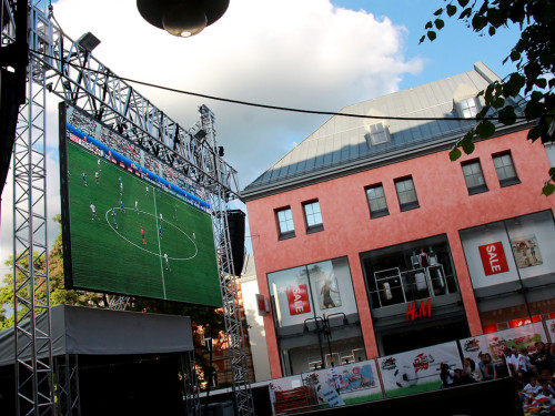 Public Viewing EM Deutschland Slowakei Euroherz Fanmeile  – Foto 16