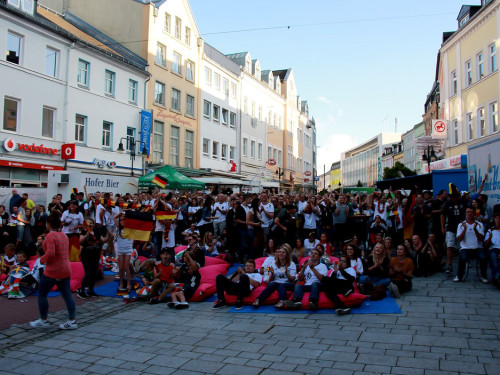 Public Viewing EM Deutschland Slowakei Euroherz Fanmeile  – Foto 36