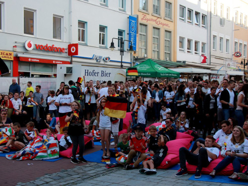 Public Viewing EM Deutschland Slowakei Euroherz Fanmeile  – Foto 38