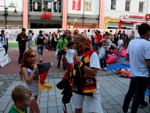 Public Viewing EM Deutschland Slowakei Euroherz Fanmeile  – Foto 43