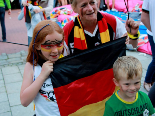 Public Viewing EM Deutschland Slowakei Euroherz Fanmeile  – Foto 44
