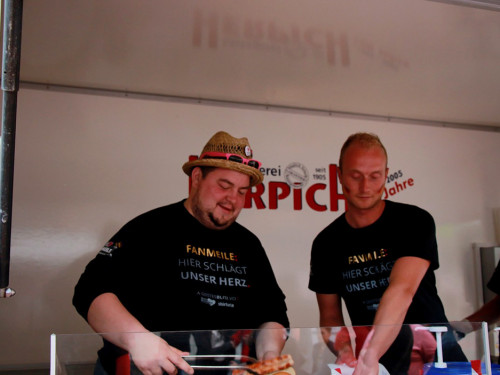 Public Viewing EM Deutschland Slowakei Euroherz Fanmeile  – Foto 52