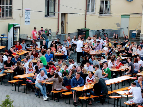 Public Viewing EM Deutschland Slowakei Treffpunkt – Foto 3