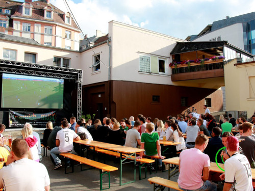 Public Viewing EM Deutschland Slowakei Treffpunkt – Foto 8