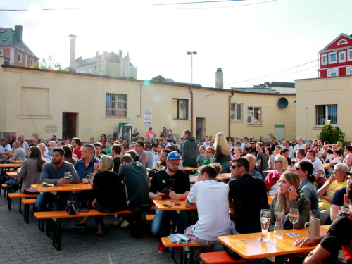 Public Viewing EM Deutschland Slowakei Treffpunkt – Foto 9
