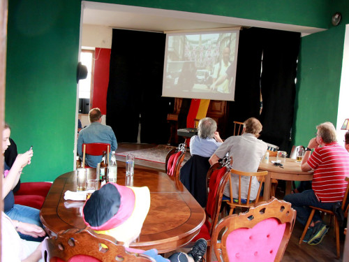 Public Viewing EM Deutschland Slowakei Trompeter,Buttler\'s – Foto 2